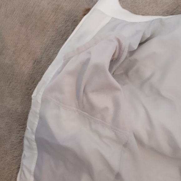 Barely worn white puffy detachable hooded jacket - Picture 7 of 7